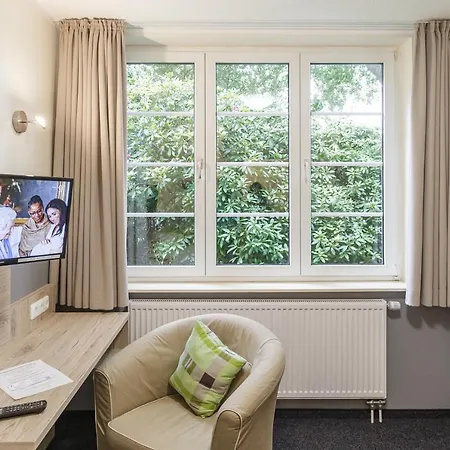 Bed and Breakfast Gaestehaus Alexandra 3*